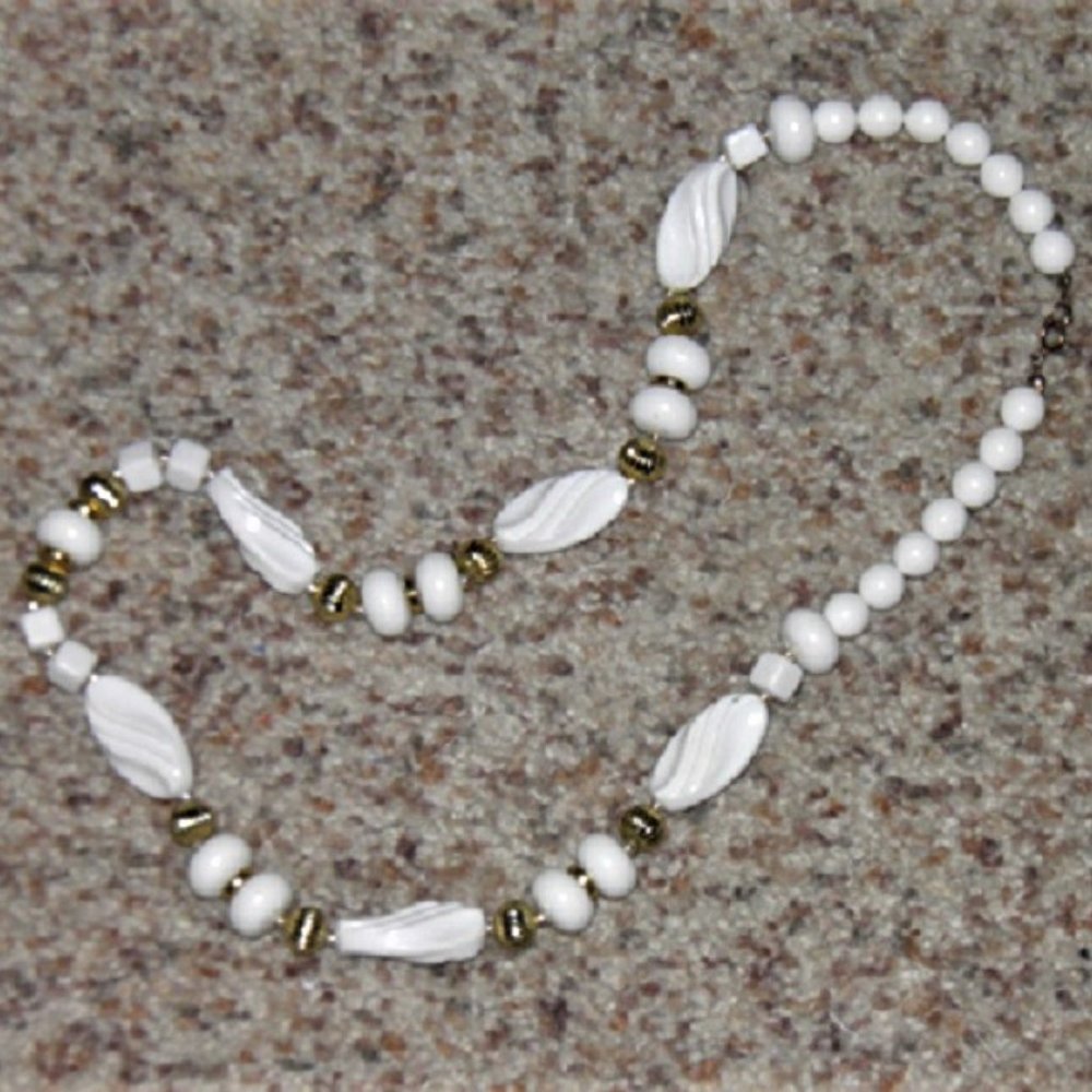 MILK GLASS NECKLACE